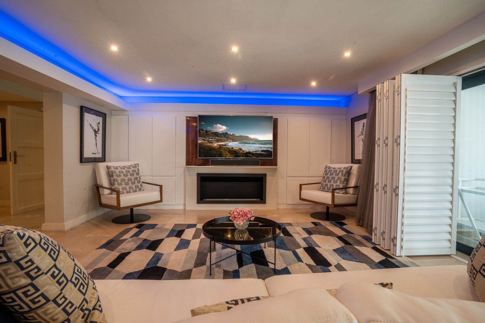 Fresnaye luxury property Airbnb management Cape Town — Cosi Stay