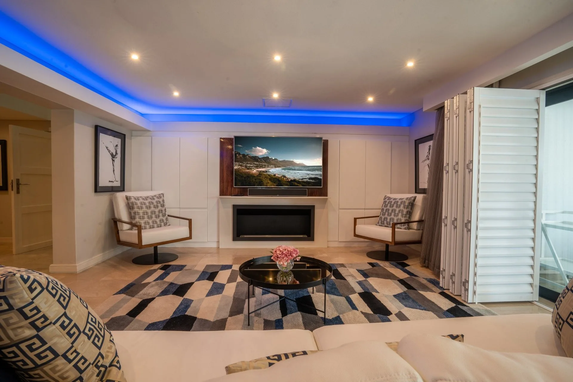 Fresnaye luxury property Airbnb management Cape Town — Cosi Stay
